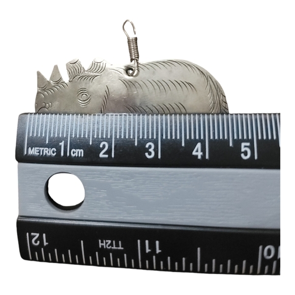 ⛓️New Vintage⛓️ 25 Pairs Of Maharani Tribal Rhino Charms - Picture 5 of 8
